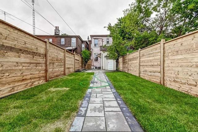 698 Manning Ave, House semidetached with 3 bedrooms, 3 bathrooms and 2 parking in Toronto ON | Image 9