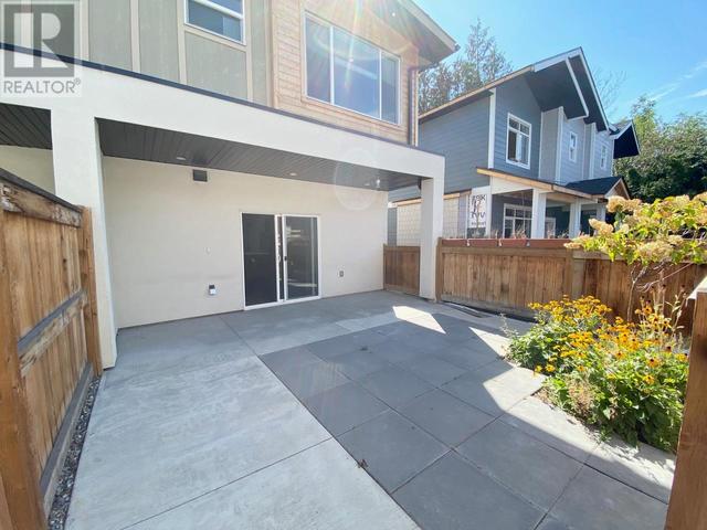 3 - 1056 Martin Avenue, House attached with 3 bedrooms, 1 bathrooms and null parking in Kelowna BC | Image 2
