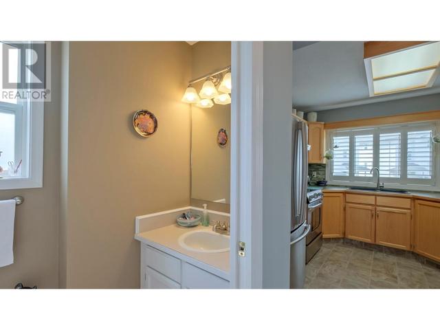 152 - 3153 Paris Street, House attached with 3 bedrooms, 2 bathrooms and 2 parking in Penticton BC | Image 13