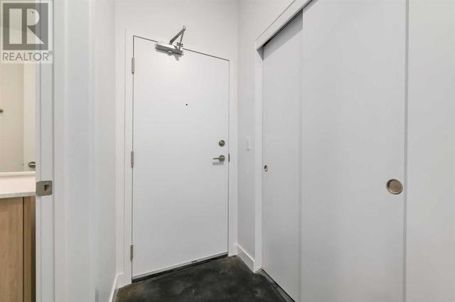 Entry from building | Image 10
