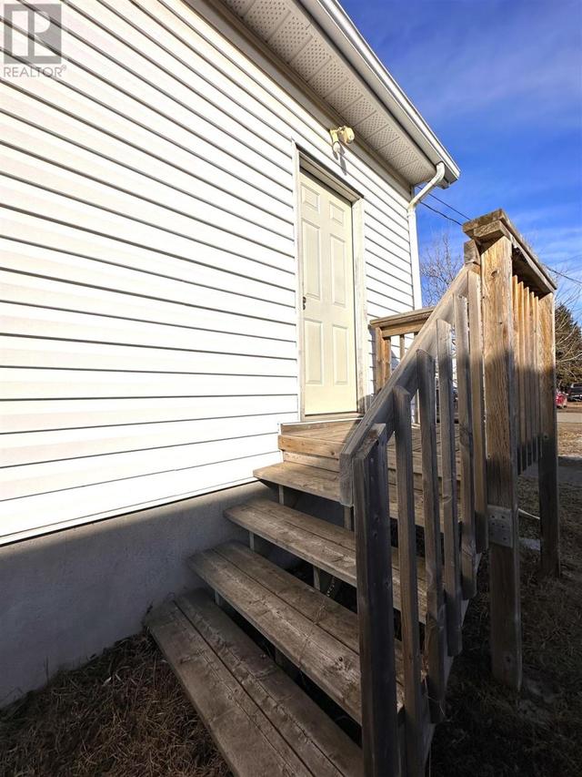411 Fourth Ave, House detached with 2 bedrooms, 1 bathrooms and null parking in Thunder Bay ON | Image 3