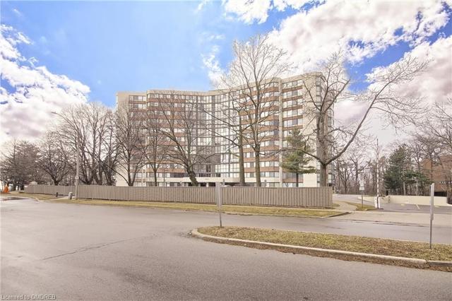 1002 - 1240 Marlborough Court, House attached with 1 bedrooms, 1 bathrooms and 1 parking in Oakville ON | Image 2