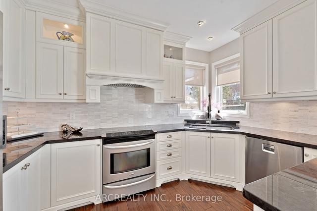 37 Newbridge Ave, House detached with 4 bedrooms, 5 bathrooms and 6 parking in Richmond Hill ON | Image 5