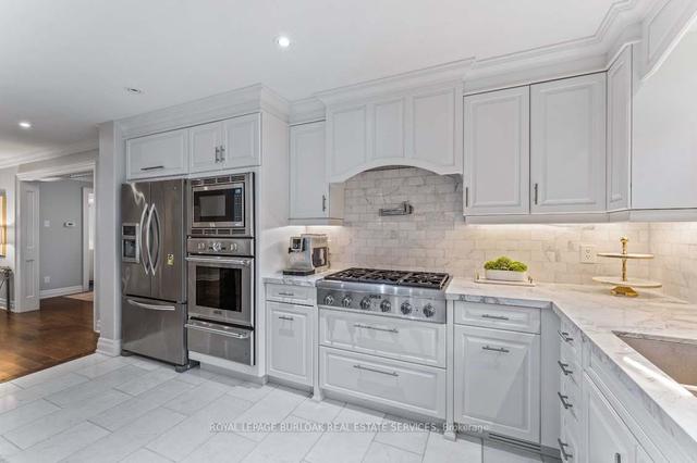 3011 Lakeshore Rd, House detached with 4 bedrooms, 6 bathrooms and 6 parking in Burlington ON | Image 4