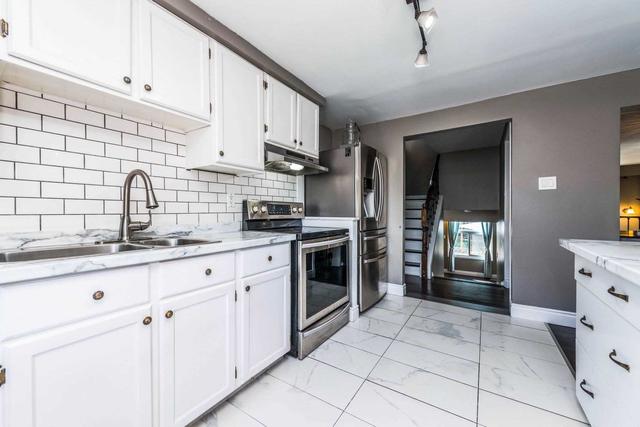 6932 Bilbao Lane, House semidetached with 3 bedrooms, 2 bathrooms and 3 parking in Mississauga ON | Image 38