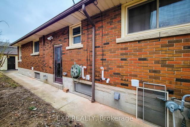81 West 25th St, House detached with 2 bedrooms, 1 bathrooms and 2 parking in Hamilton ON | Image 9