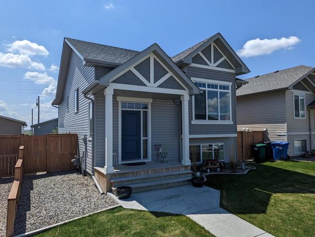 1030 Alice Birch Point N, House detached with 4 bedrooms, 3 bathrooms and 3 parking in Lethbridge AB | Image 1