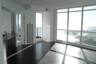 3505 - 215 Fort York Blvd, Condo with 2 bedrooms, 2 bathrooms and 1 parking in Toronto ON | Image 2