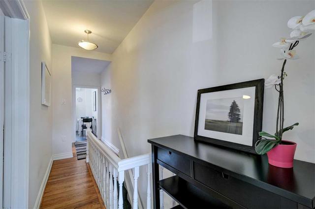 81 Shaw St, House attached with 3 bedrooms, 2 bathrooms and 1 parking in Toronto ON | Image 16
