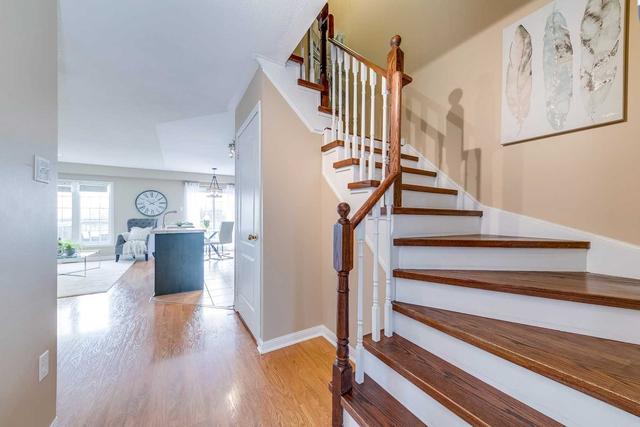 1001 Donnelly St, House semidetached with 3 bedrooms, 3 bathrooms and 3 parking in Milton ON | Image 15