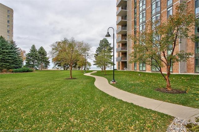 202 - 5250 Lakeshore Road, House attached with 3 bedrooms, 2 bathrooms and 1 parking in Burlington ON | Image 2
