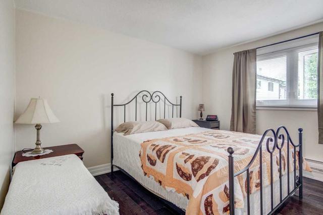 14 Jasmine Sq, House attached with 3 bedrooms, 2 bathrooms and 2 parking in Brampton ON | Image 5
