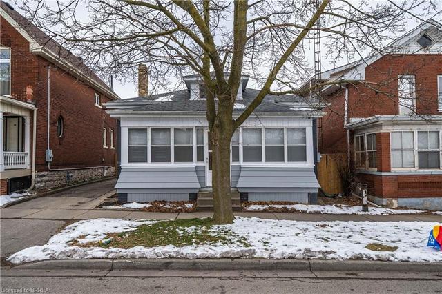 190 Park Avenue, House detached with 3 bedrooms, 1 bathrooms and 3 parking in Brantford ON | Image 2