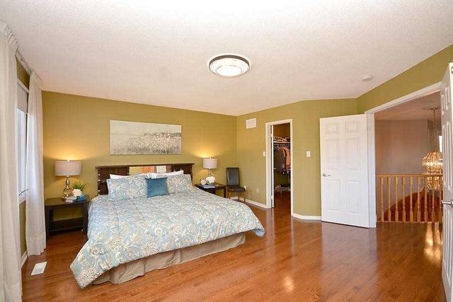18 Chopin Cres, House detached with 4 bedrooms, 4 bathrooms and 6 parking in Brampton ON | Image 9