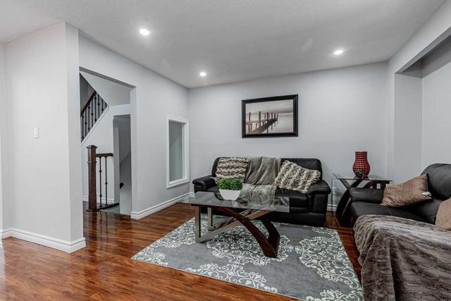 32 Trailridge Cres, Townhouse with 3 bedrooms, 3 bathrooms and 2 parking in Toronto ON | Image 5