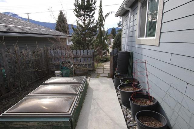 505 3a Avenue, House detached with 3 bedrooms, 2 bathrooms and null parking in Nakusp BC | Image 18