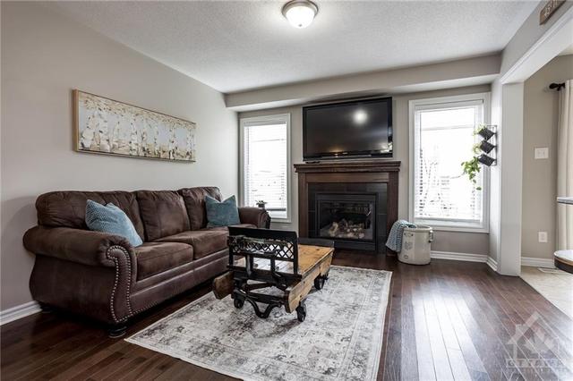1803 Maple Grove Road, Townhouse with 3 bedrooms, 2 bathrooms and 3 parking in Ottawa ON | Image 6