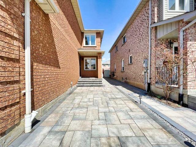 7025 Dunrobin Way, House semidetached with 3 bedrooms, 4 bathrooms and 5 parking in Mississauga ON | Image 30