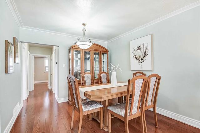 8 Chateau Crt, House semidetached with 3 bedrooms, 2 bathrooms and 7 parking in Toronto ON | Image 31