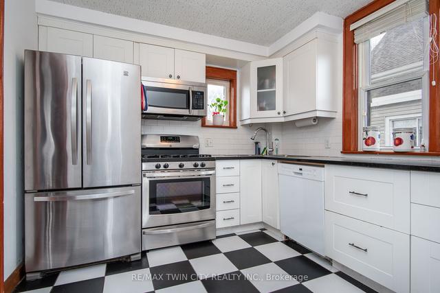 204 Kent Ave, House detached with 3 bedrooms, 1 bathrooms and 5 parking in Kitchener ON | Image 7