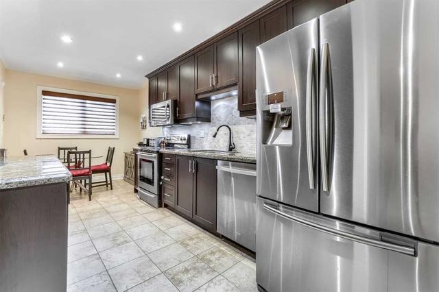 2463 Grindstone Crt, House detached with 3 bedrooms, 3 bathrooms and 3 parking in Mississauga ON | Image 5