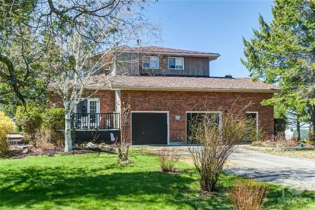 101 Carterfarm Crescent, House detached with 4 bedrooms, 3 bathrooms and 10 parking in Ottawa ON | Image 3
