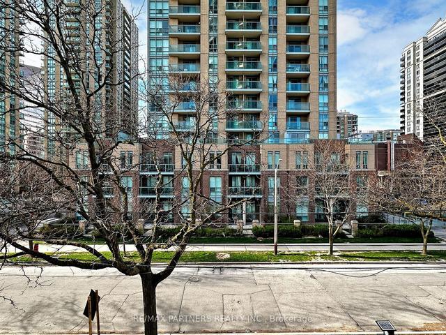 210 - 21 Olive Ave, Townhouse with 2 bedrooms, 3 bathrooms and 1 parking in Toronto ON | Image 30