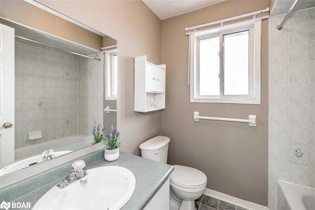 122 Chalmers Drive S, House detached with 4 bedrooms, 2 bathrooms and null parking in Barrie ON | Image 22