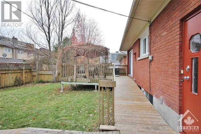 1760 Gage Crescent, House detached with 5 bedrooms, 2 bathrooms and 3 parking in Ottawa ON | Image 25