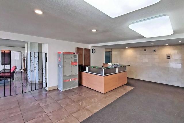 1105 - 180 Markham Rd, Condo with 3 bedrooms, 2 bathrooms and 1 parking in Toronto ON | Image 3