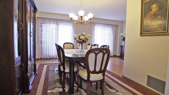 364 Fiona Terr, House detached with 3 bedrooms, 3 bathrooms and 6 parking in Mississauga ON | Image 2