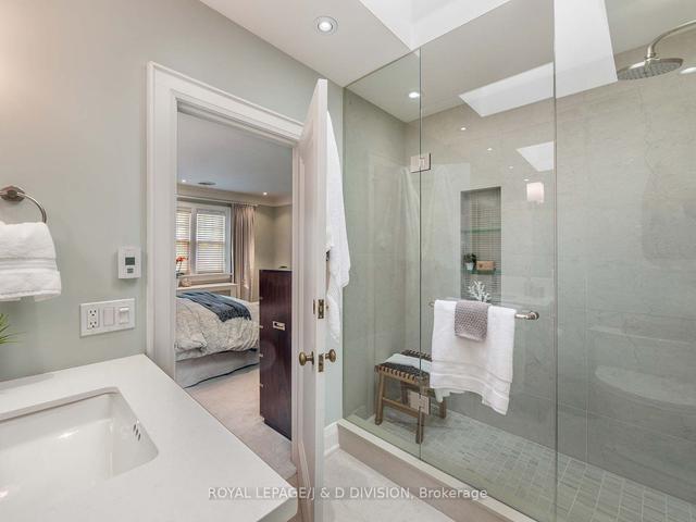 103 Cortleigh Blvd, House detached with 4 bedrooms, 5 bathrooms and 6 parking in Toronto ON | Image 6