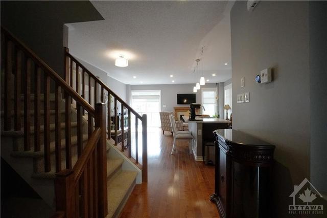 201 Espin Heights, Home with 3 bedrooms, 3 bathrooms and 3 parking in Ottawa ON | Image 5