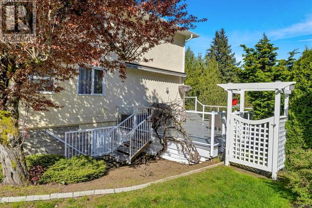 5199 Walema Crt, House detached with 5 bedrooms, 4 bathrooms and 4 parking in Saanich BC | Image 41