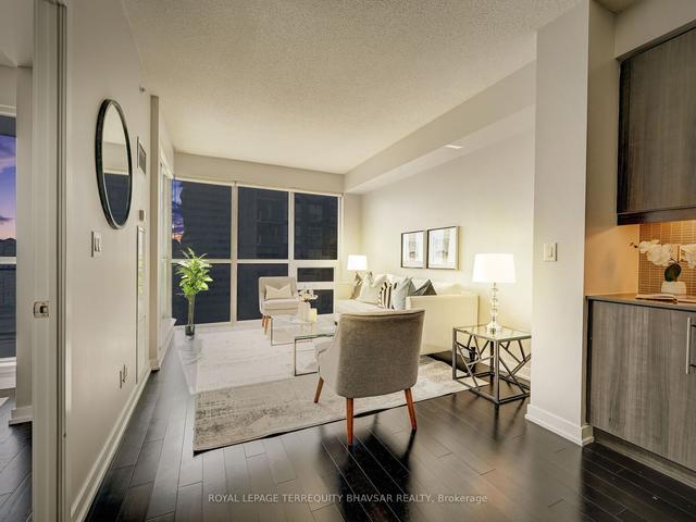 1501 - 510 Curran Pl, Condo with 1 bedrooms, 1 bathrooms and 1 parking in Mississauga ON | Image 3