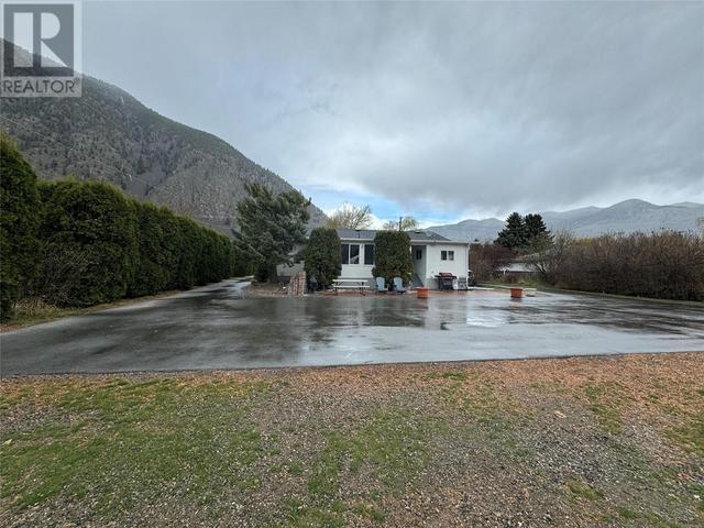 3027 Hwy 3 Highway, House detached with 2 bedrooms, 1 bathrooms and 3 parking in Okanagan Similkameen G BC | Image 3