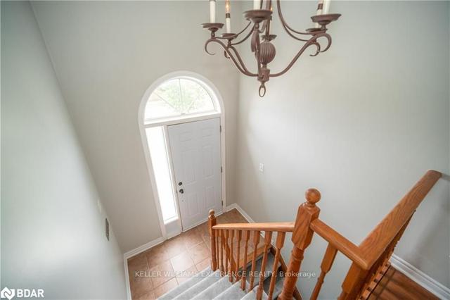 158 Dean Ave, House detached with 3 bedrooms, 3 bathrooms and 6 parking in Barrie ON | Image 3