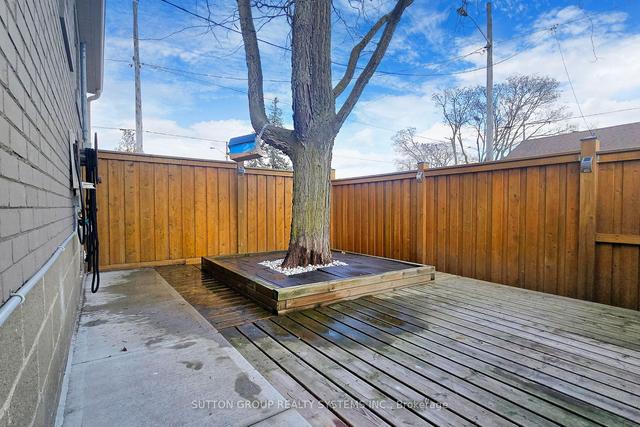 35 Ellins Ave, House detached with 2 bedrooms, 2 bathrooms and 4 parking in Toronto ON | Image 22