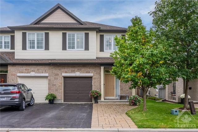 274 Mojave Crescent, Home with 3 bedrooms, 3 bathrooms and 2 parking in Ottawa ON | Image 1
