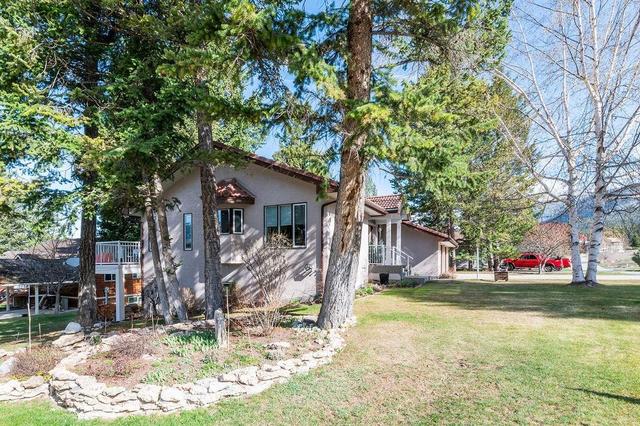 5135 Riverview Crescent, House detached with 4 bedrooms, 4 bathrooms and 4 parking in East Kootenay F BC | Image 5