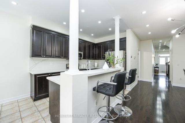 22 Long Branch Tr, House semidetached with 4 bedrooms, 4 bathrooms and 4 parking in Brampton ON | Image 2