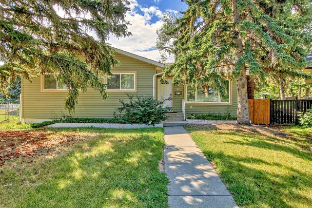 44 Hardisty Place Sw, House detached with 4 bedrooms, 3 bathrooms and 6 parking in Calgary AB | Image 1