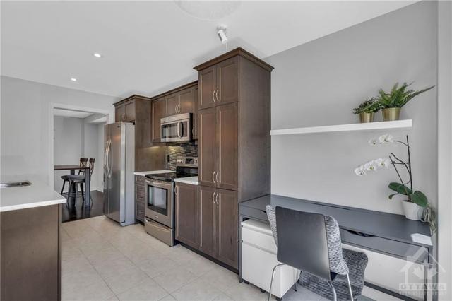 789 Mayfly Crescent, Townhouse with 2 bedrooms, 2 bathrooms and 3 parking in Ottawa ON | Image 9
