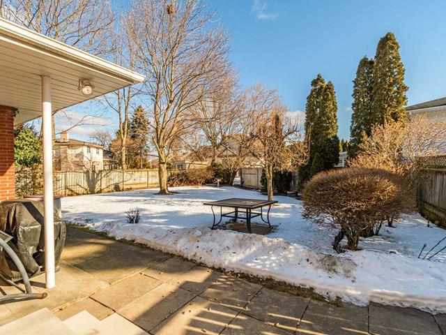 221 Lakeshore Rd, House detached with 3 bedrooms, 2 bathrooms and 6 parking in St. Catharines ON | Image 25