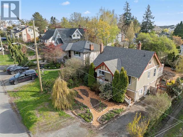 55 Logan Ave, House detached with 4 bedrooms, 3 bathrooms and 3 parking in Saanich BC | Image 4