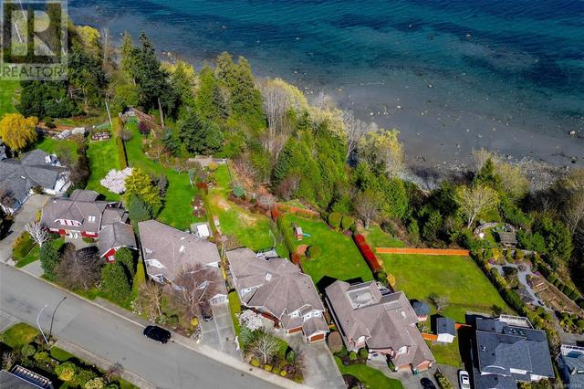 5998 Icarus Dr, House detached with 3 bedrooms, 5 bathrooms and 4 parking in Nanaimo BC | Image 9