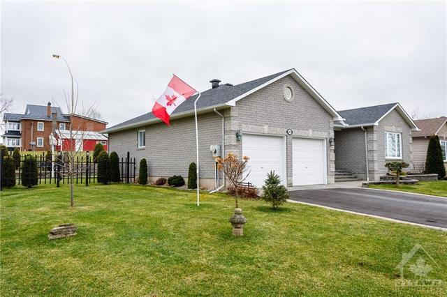 301 Tait Mckenzie Street, House detached with 2 bedrooms, 2 bathrooms and 5 parking in Mississippi Mills ON | Image 2