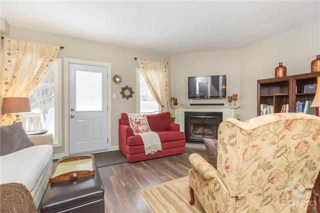 389 Pickford Drive, Townhouse with 3 bedrooms, 3 bathrooms and 3 parking in Ottawa ON | Image 11