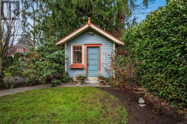 1023 St. Charles St, House detached with 3 bedrooms, 3 bathrooms and 6 parking in Victoria BC | Image 39