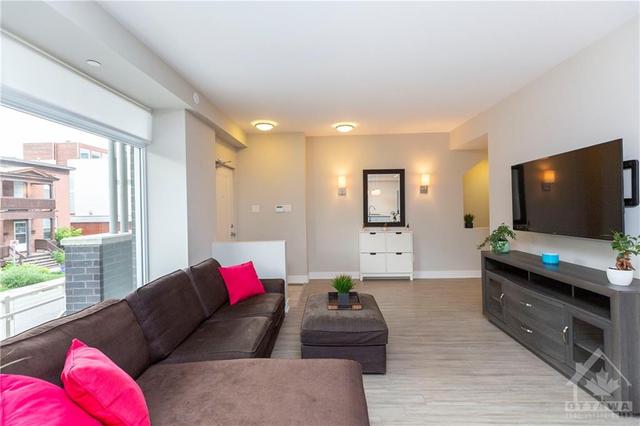 38 Holmwood Avenue, Condo with 2 bedrooms, 3 bathrooms and 1 parking in Ottawa ON | Image 9